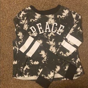 Black and white tie-dye peace sweatshirt x-small